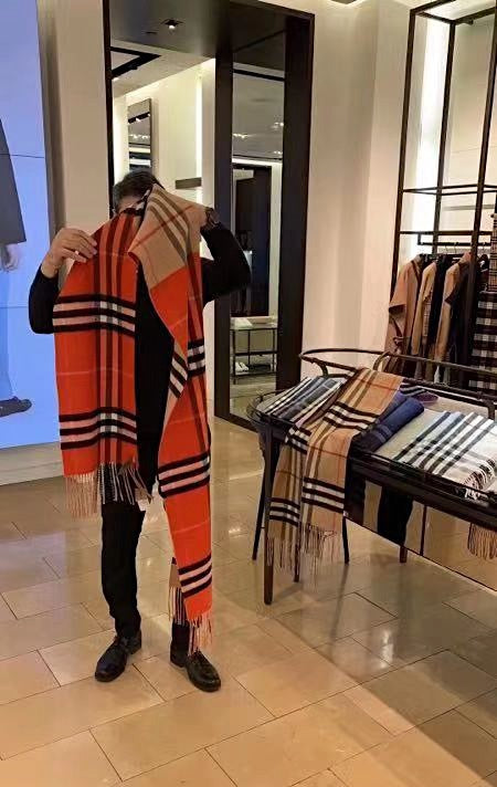 BURBERRY LONG SCARF 250 CM IN TIGER ORANGE AND BEIGE CASHMERE 410473