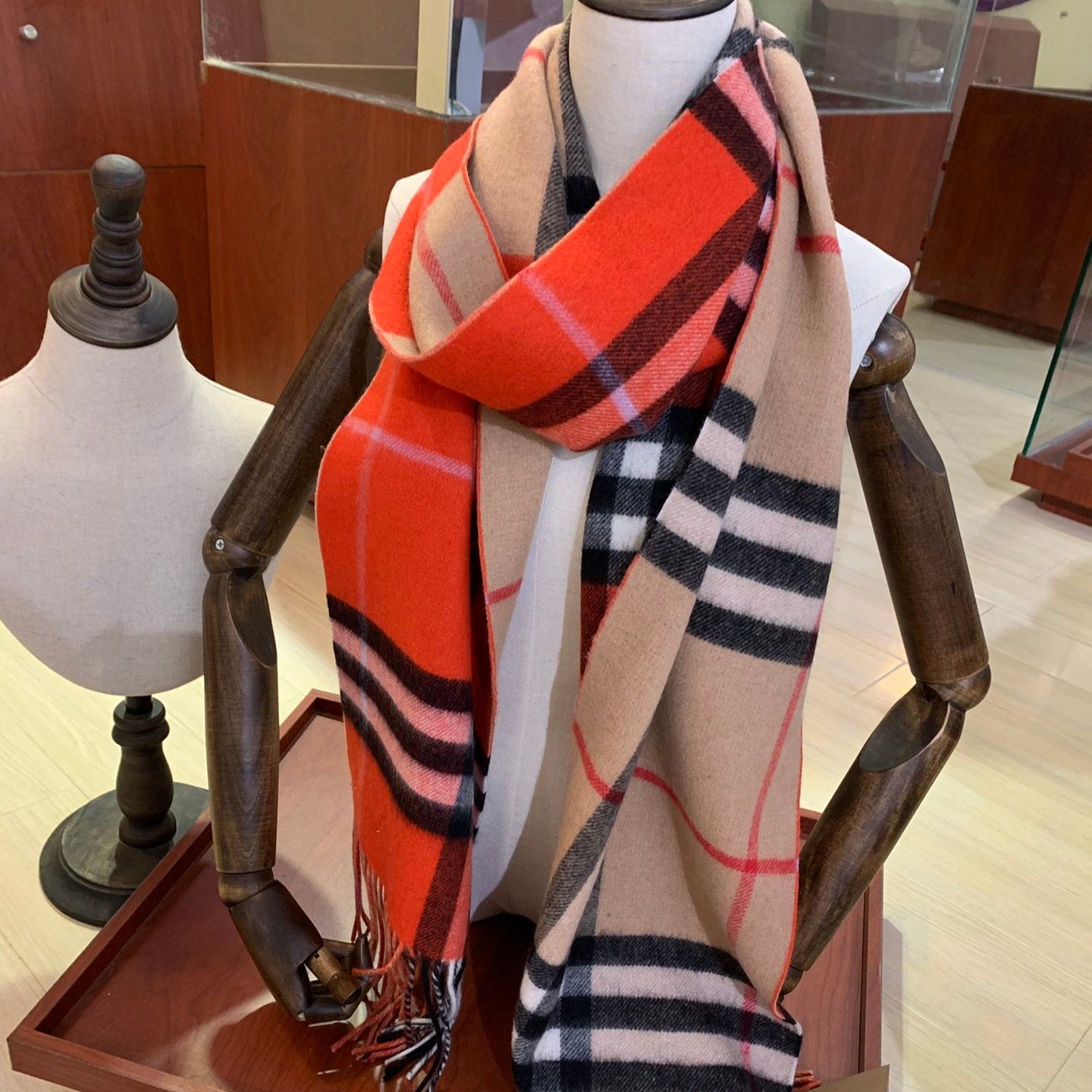 BURBERRY LONG SCARF 250 CM IN TIGER ORANGE AND BEIGE CASHMERE 410473