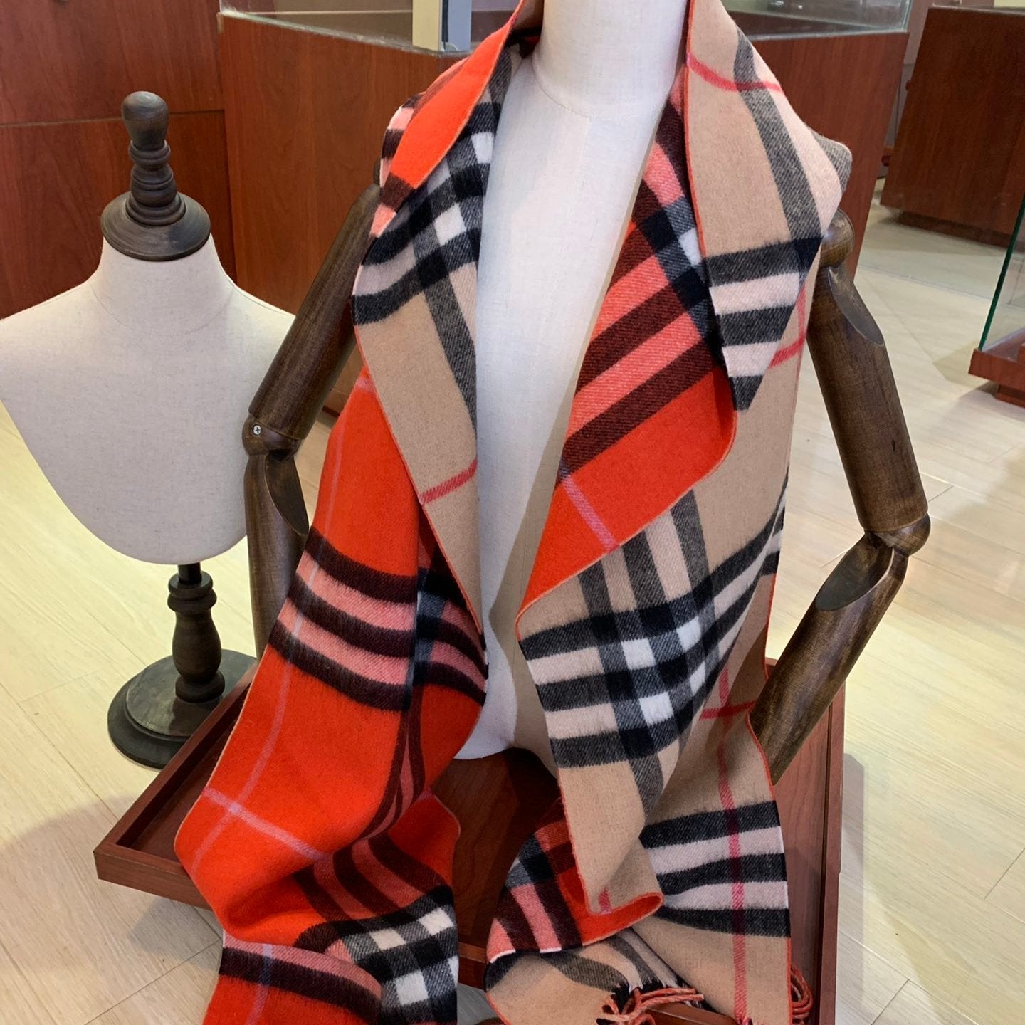 BURBERRY LONG SCARF 250 CM IN TIGER ORANGE AND BEIGE CASHMERE 410473
