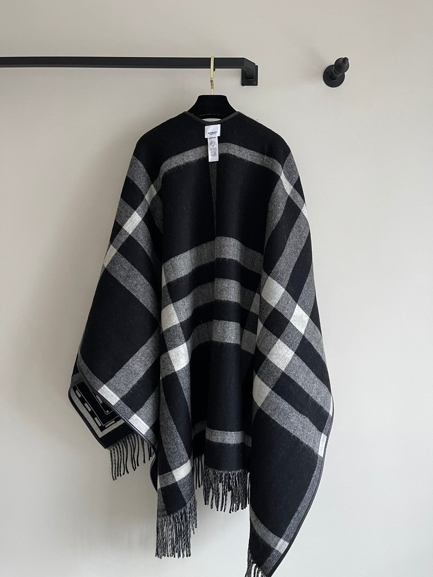 BURBERRY SWAN CAPE IN BLACK MIX WHITE CASHMERE 402246