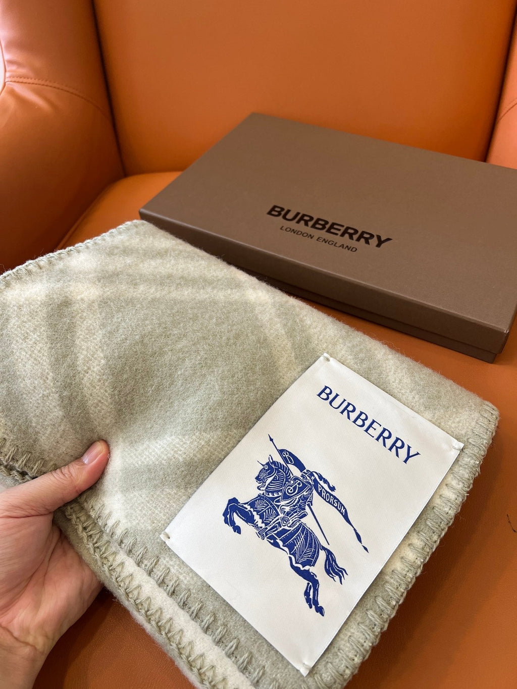 BURBERRY CHECK WOOL 182 CM SCARF PASTEL GRAY 405047