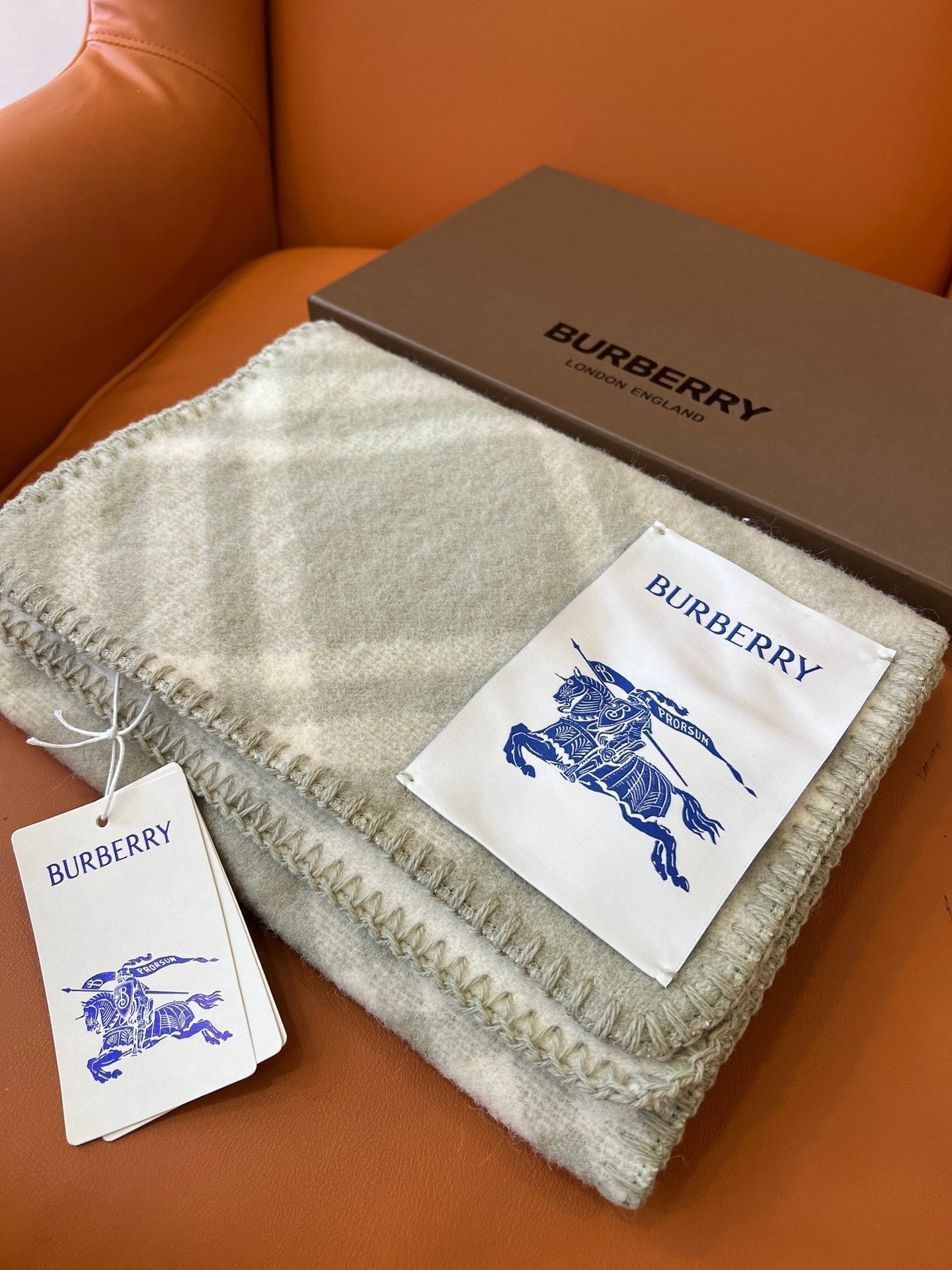 BURBERRY CHECK WOOL 182 CM SCARF PASTEL GRAY 405047