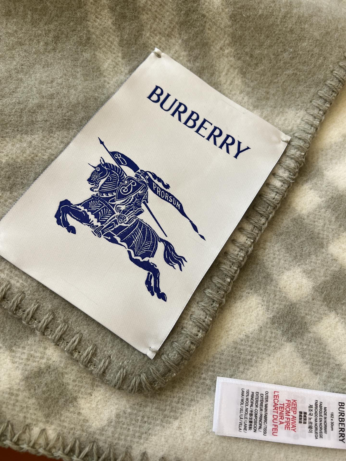BURBERRY CHECK WOOL 182 CM SCARF PASTEL GRAY 405047