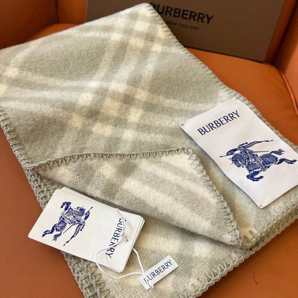 BURBERRY CHECK WOOL 182 CM SCARF PASTEL GRAY 405047