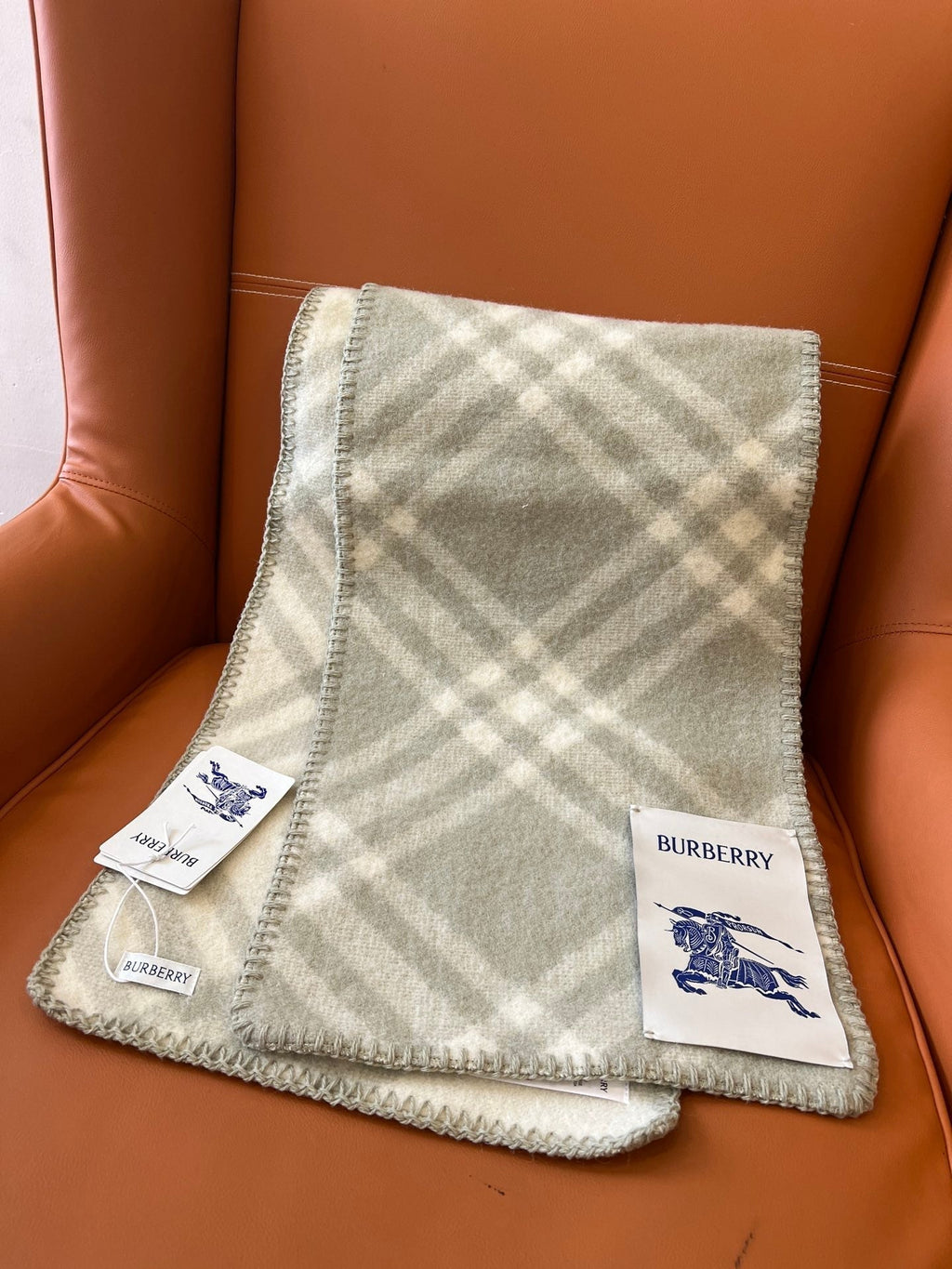 BURBERRY CHECK WOOL 182 CM SCARF PASTEL GRAY 405047