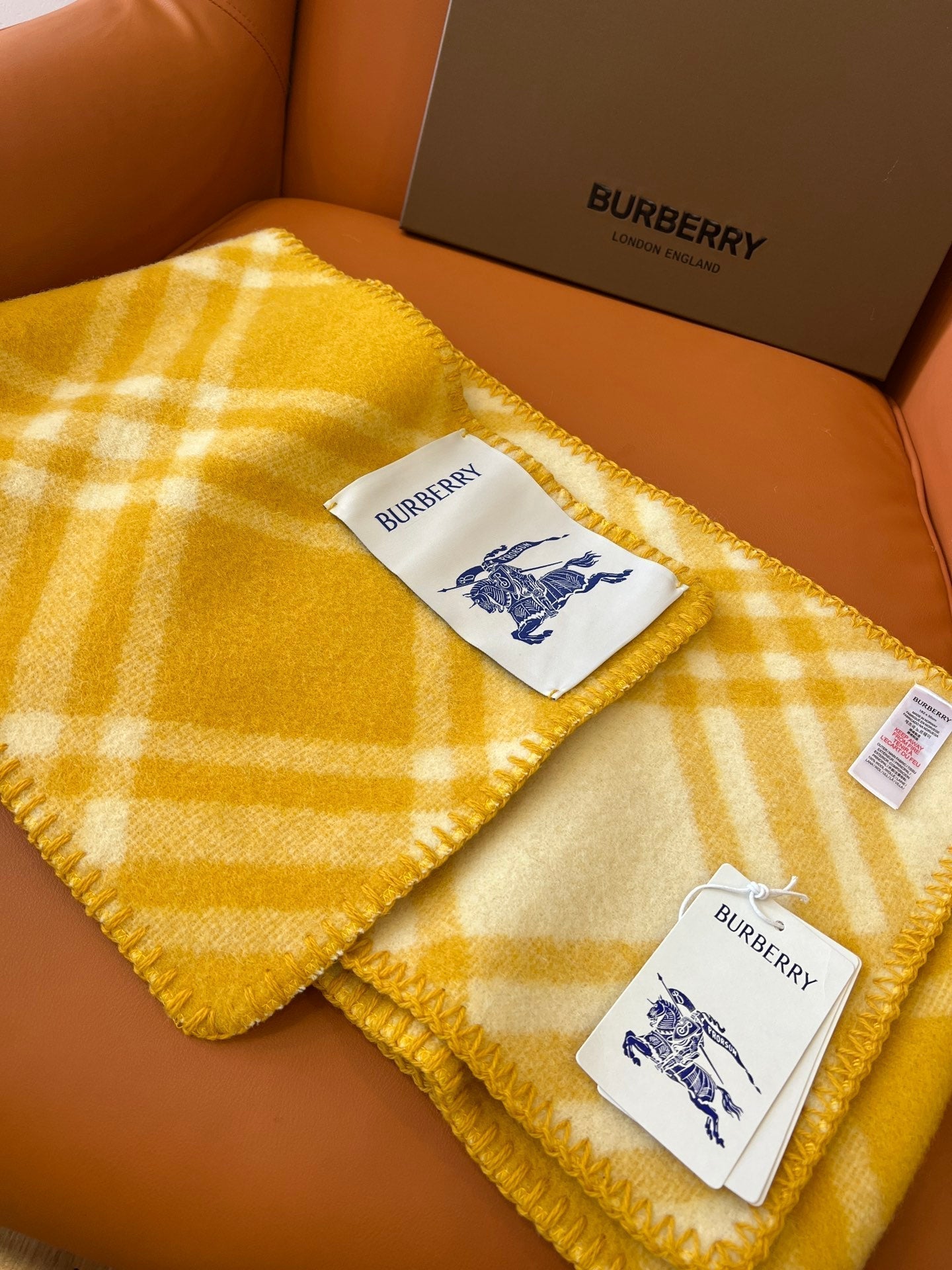 BURBERRY CHECK WOOL 182 CM SCARF AMBER YELLOW 405053