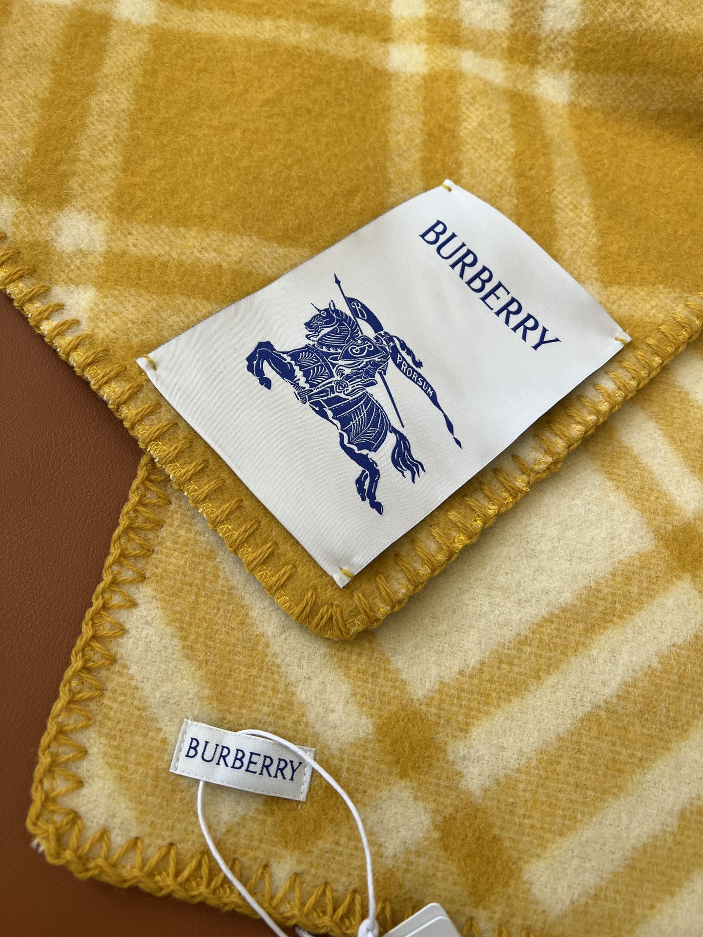 BURBERRY CHECK WOOL 182 CM SCARF AMBER YELLOW 405053