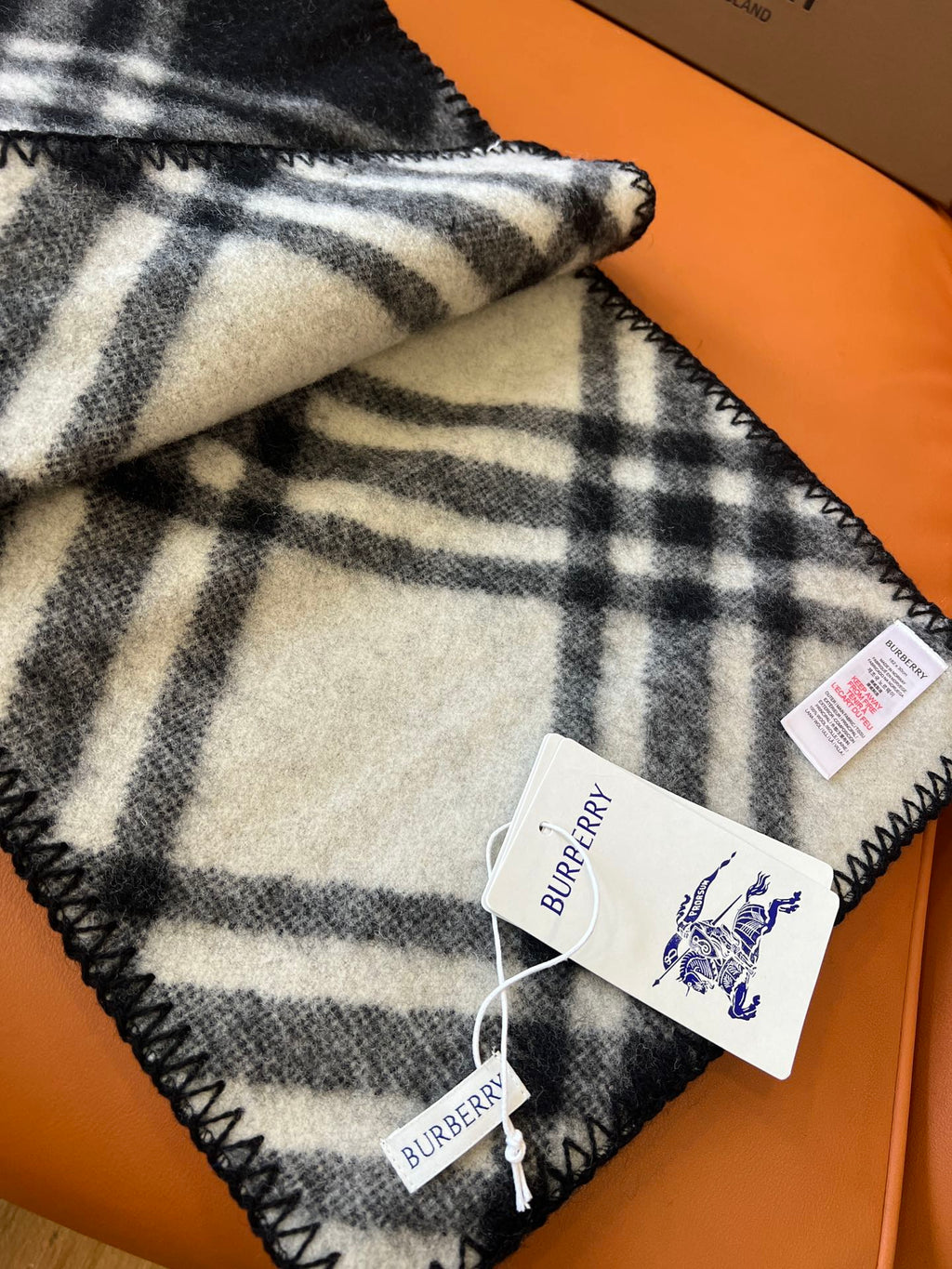 BURBERRY CHECK WOOL 182 CM SCARF BLACK 405055
