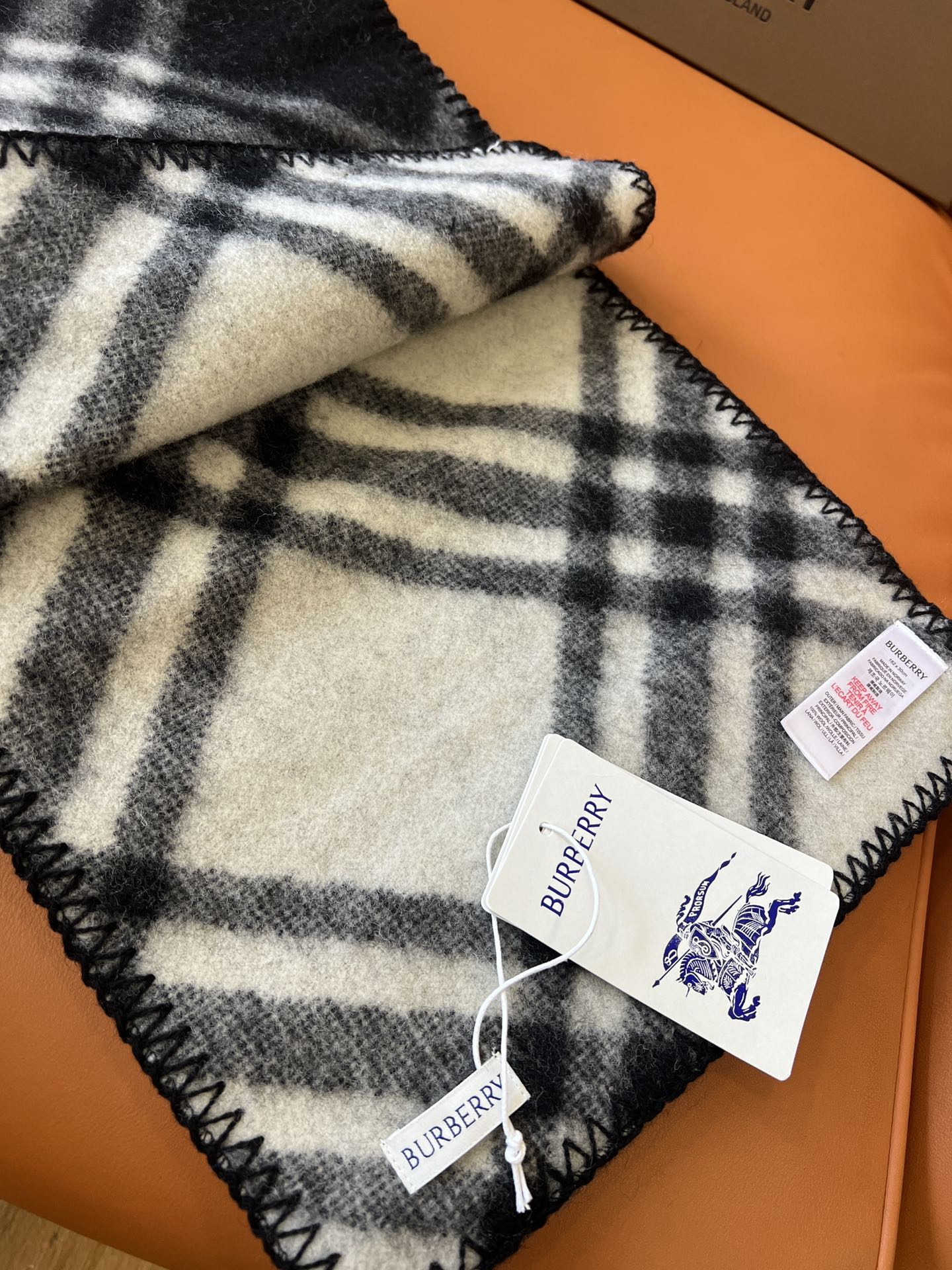 BURBERRY CHECK WOOL 182 CM SCARF BLACK 405055