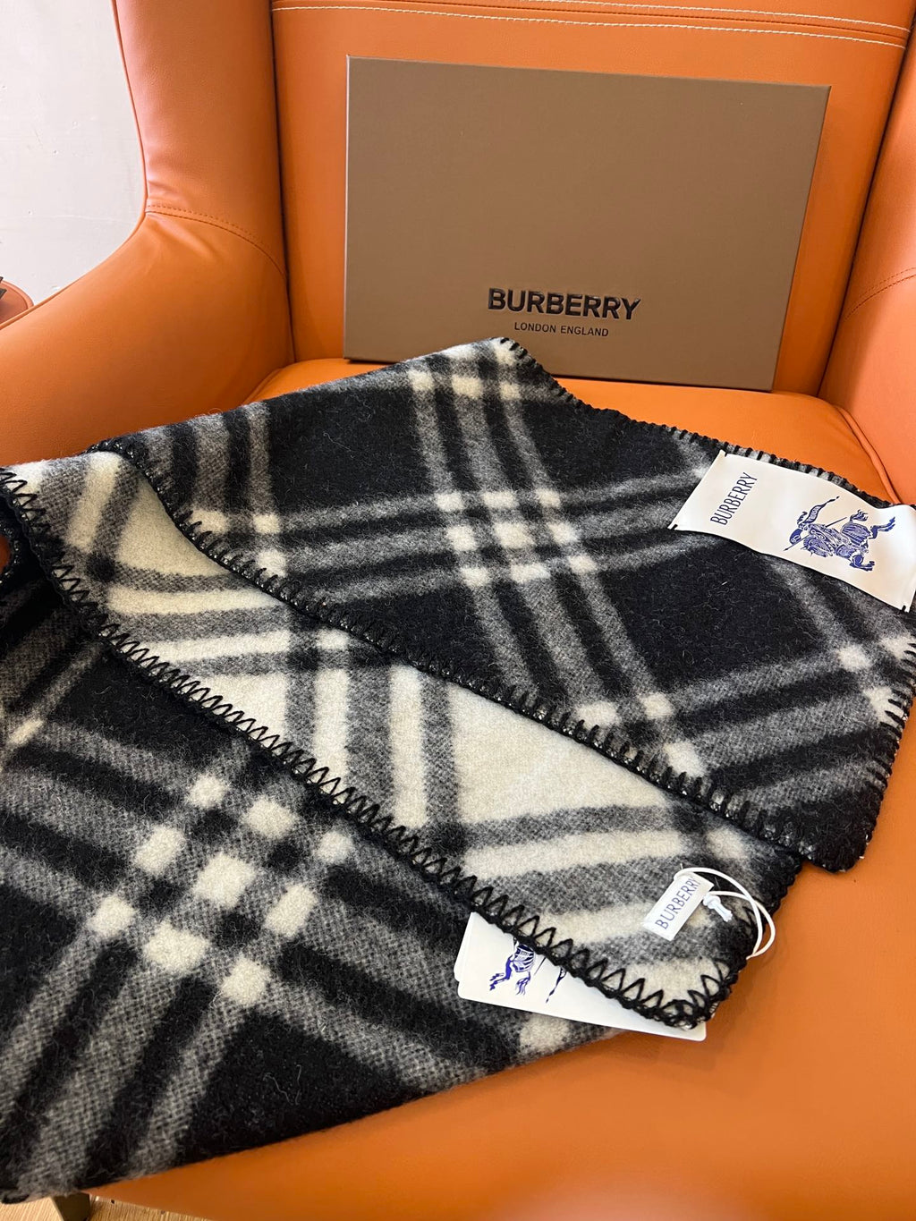 BURBERRY CHECK WOOL 182 CM SCARF BLACK 405055