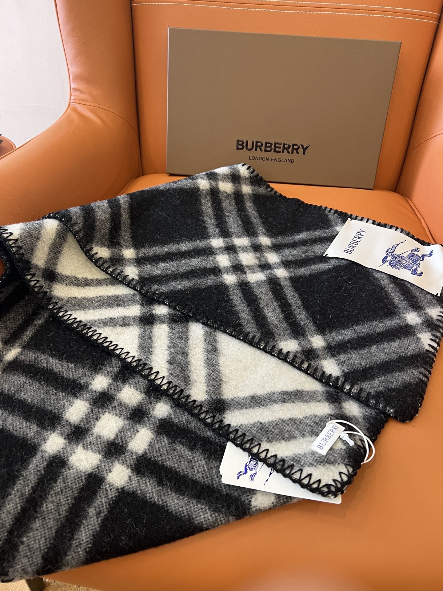 BURBERRY CHECK WOOL 182 CM SCARF BLACK 405055