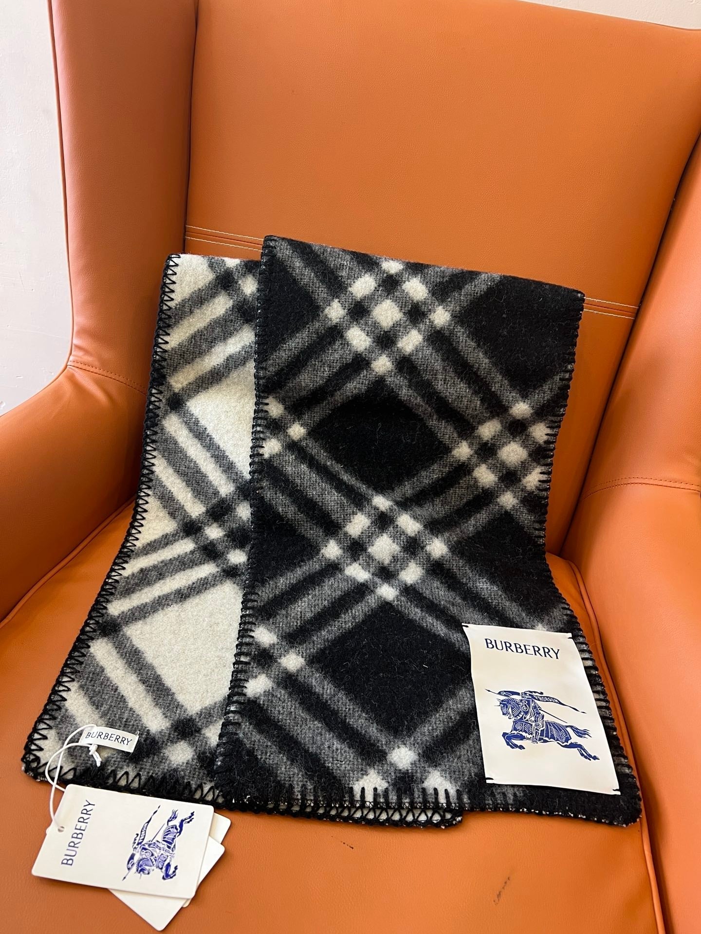 BURBERRY CHECK WOOL 182 CM SCARF BLACK 405055