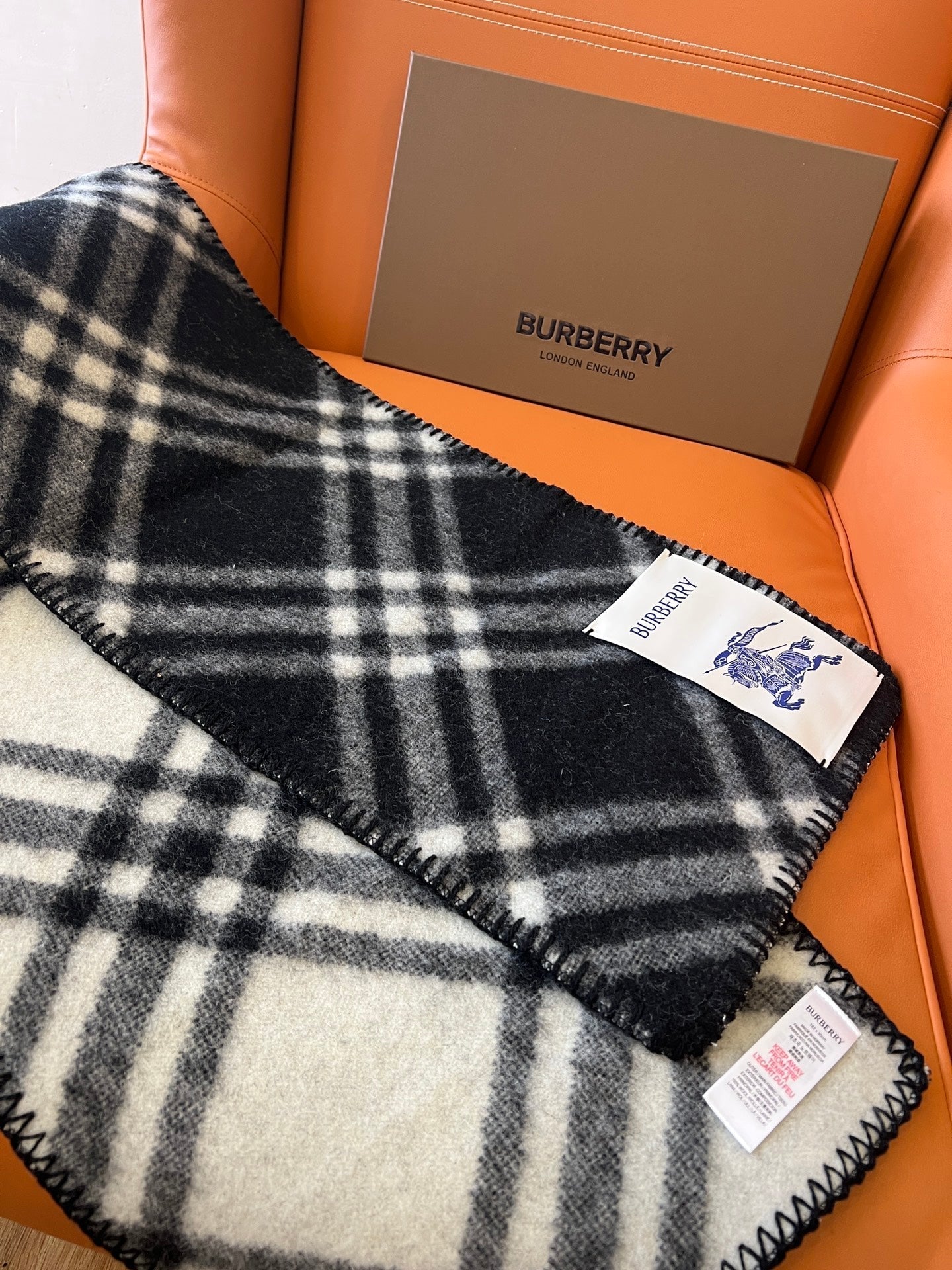 BURBERRY CHECK WOOL 182 CM SCARF BLACK 405055