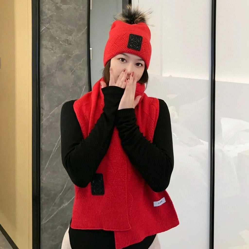 LOEWE CLASSIC HAT & SCARF SET IN CHERRY RED CASHMERE 379251