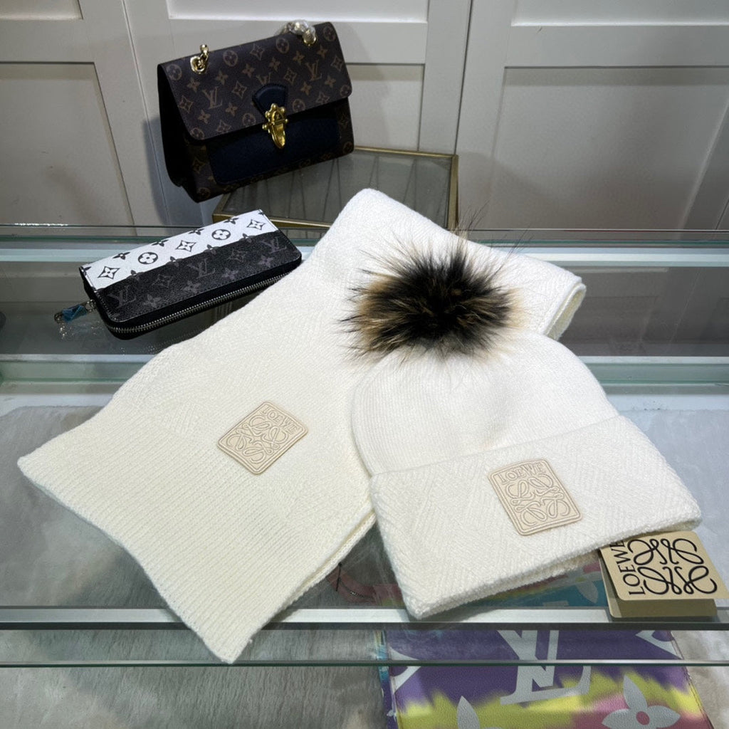 LOEWE CLASSIC HAT & SCARF SET IN WHITE CASHMERE 379251