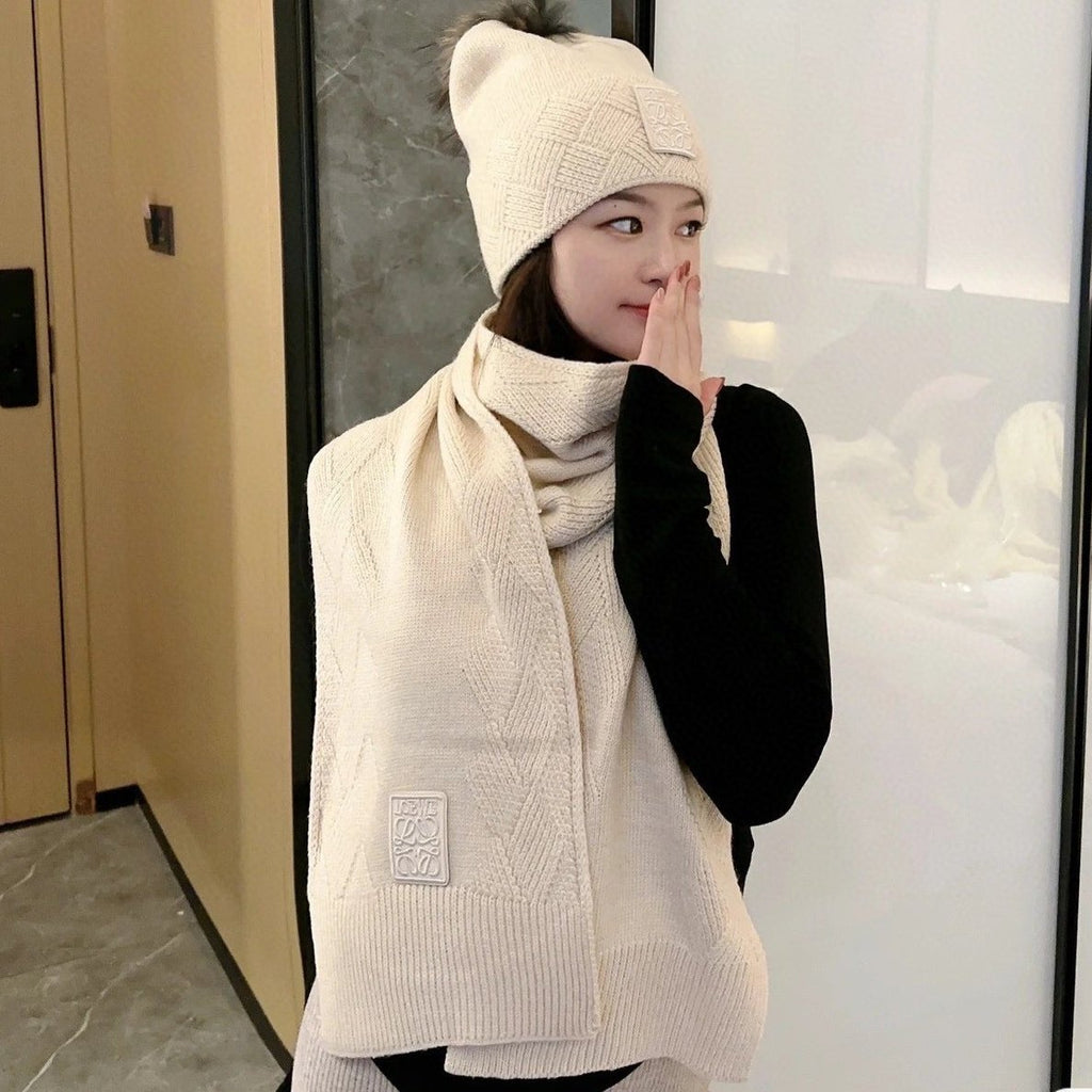 LOEWE CLASSIC HAT & SCARF SET IN WHITE CASHMERE 379251