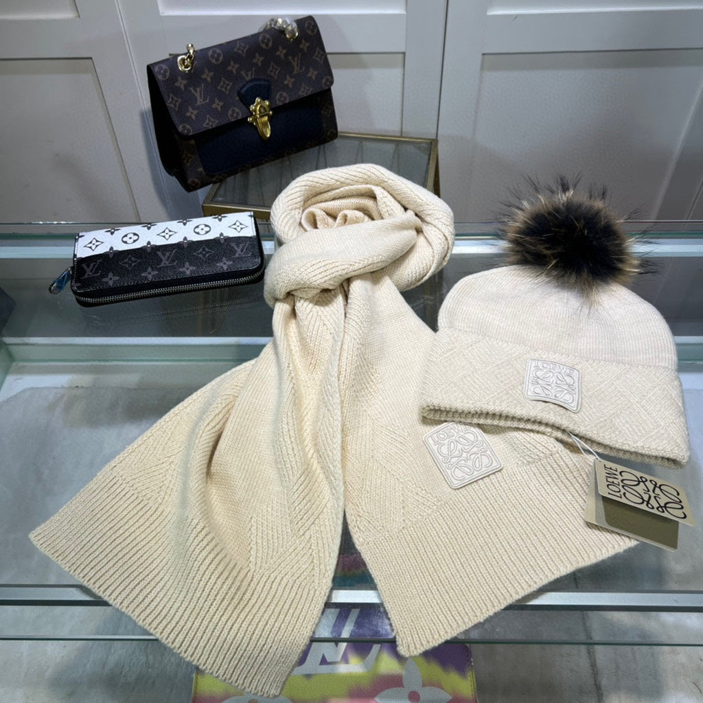 LOEWE CLASSIC HAT & SCARF SET IN WHITE CASHMERE 379251