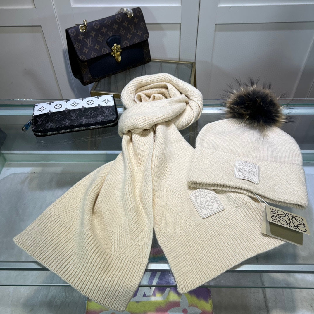 LOEWE CLASSIC HAT & SCARF SET IN WHITE CASHMERE 379251