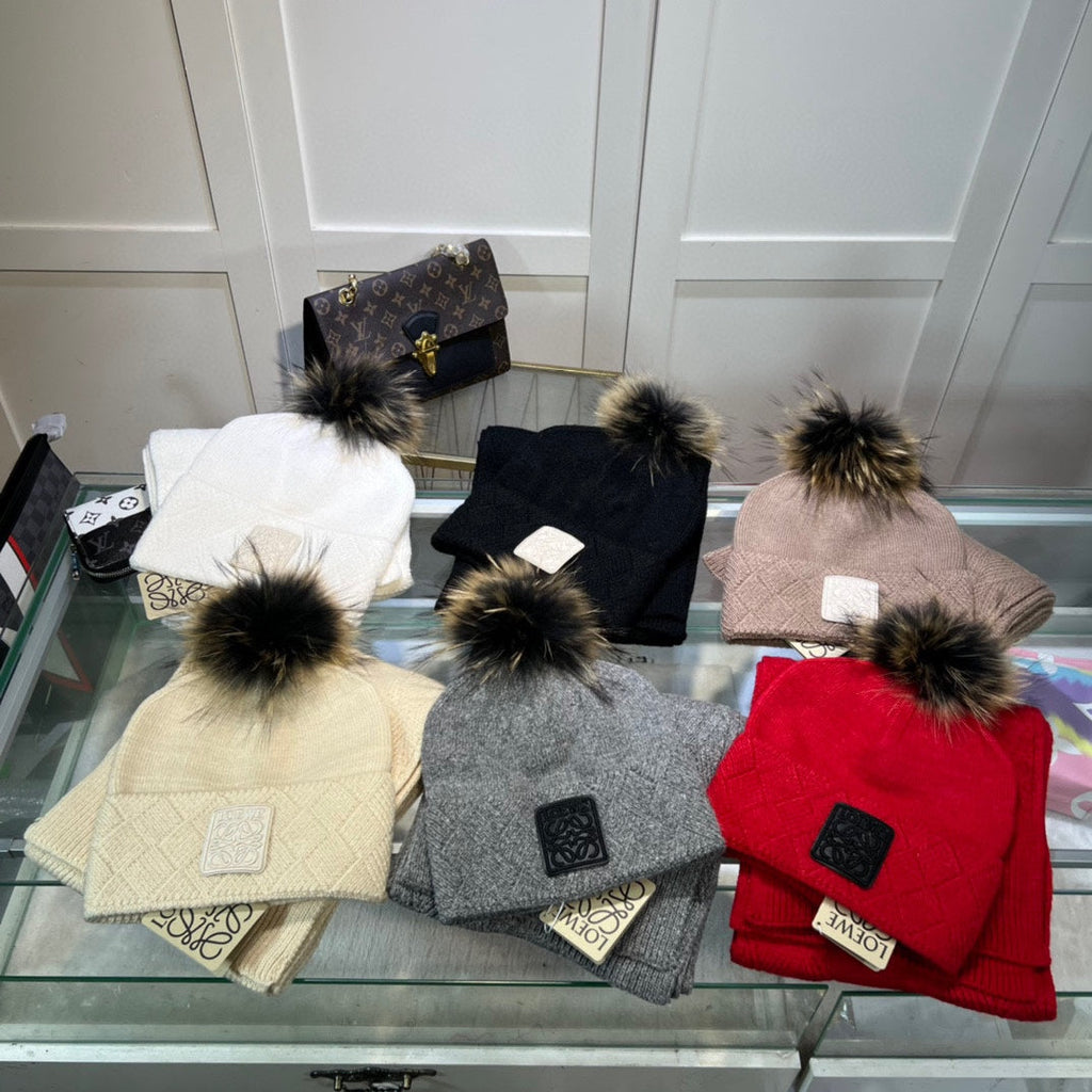 LOEWE CLASSIC HAT & SCARF SET IN WHITE CASHMERE 379251