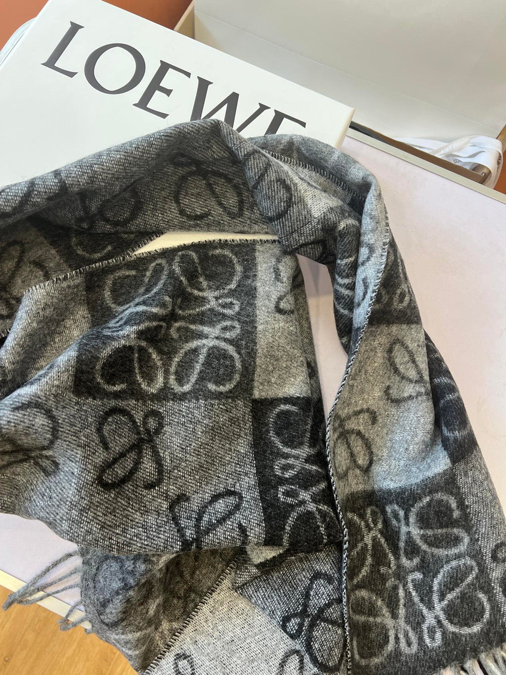 LOEWE SCARF 180 CM IN BLACK MIX WHITE WOOL AND CASHMERE 410097