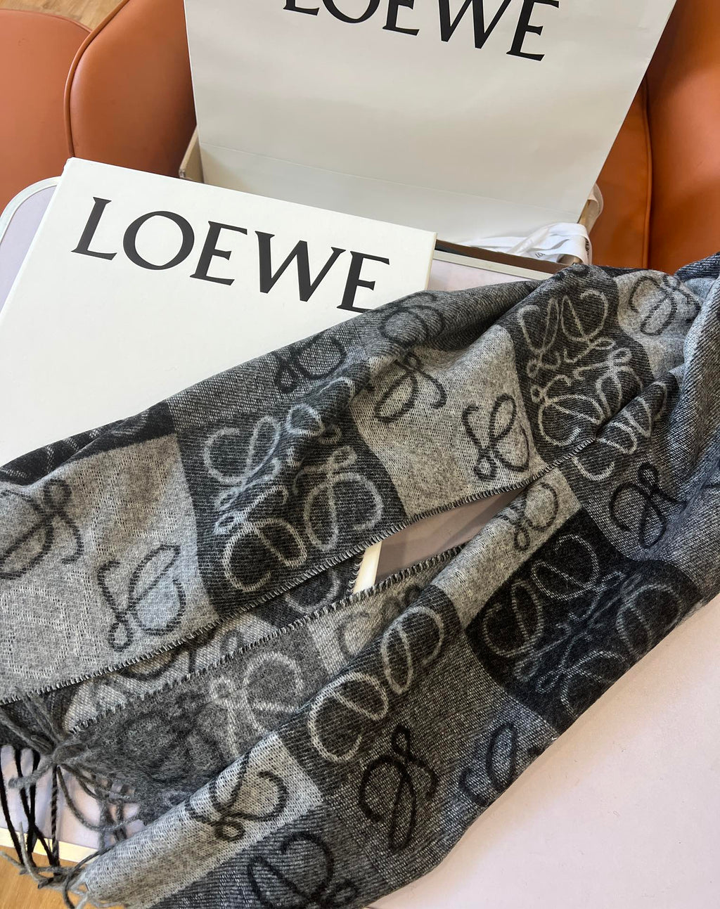 LOEWE SCARF 180 CM IN BLACK MIX WHITE WOOL AND CASHMERE 410097