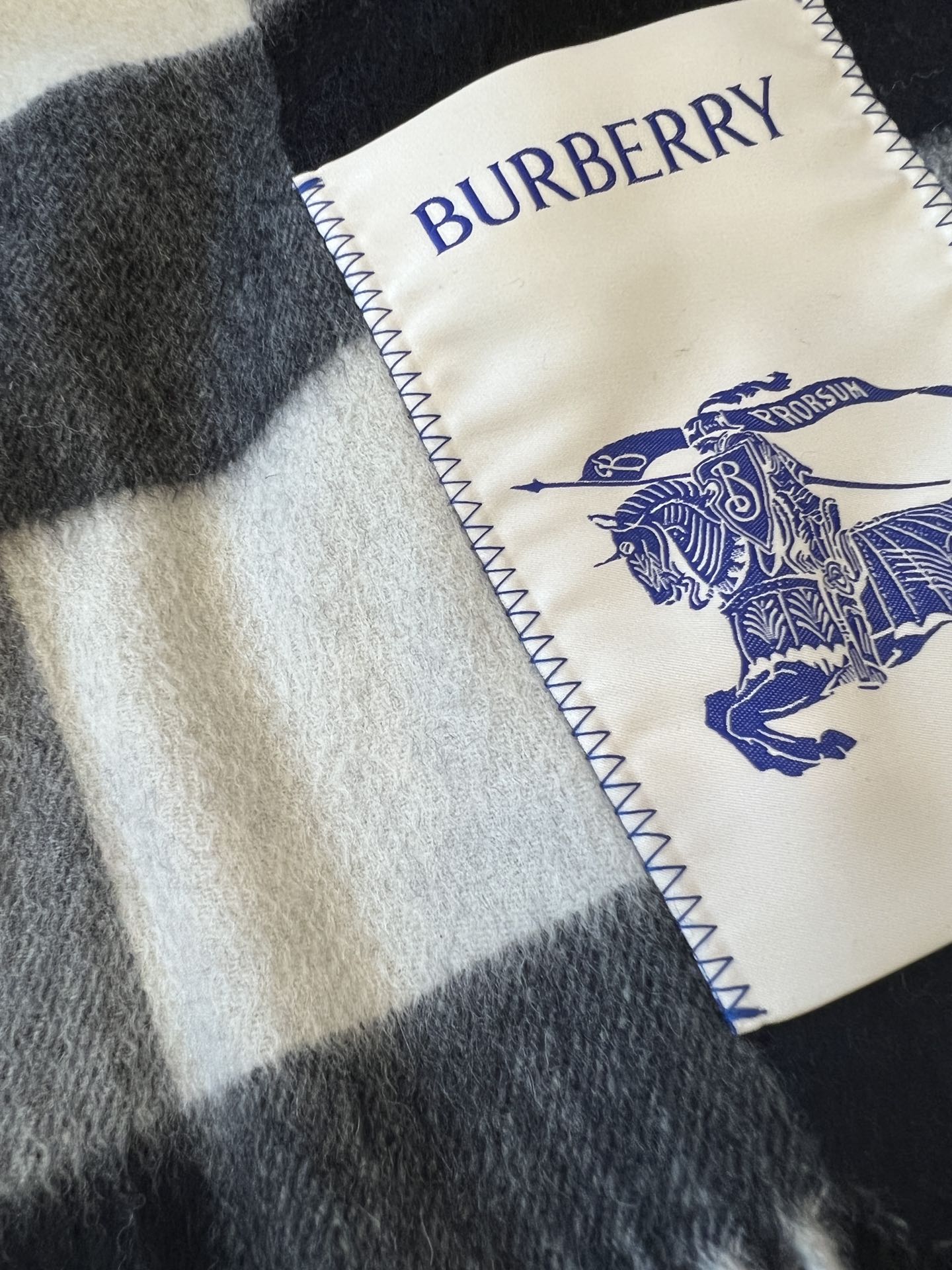 BURBERRY BBR SCARF 270 CM IN CASHMERE 492255