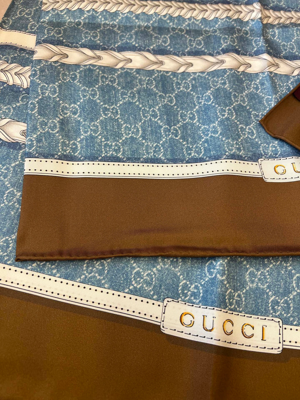 GUCCI 25S SCARF 90 IN SILK 700813