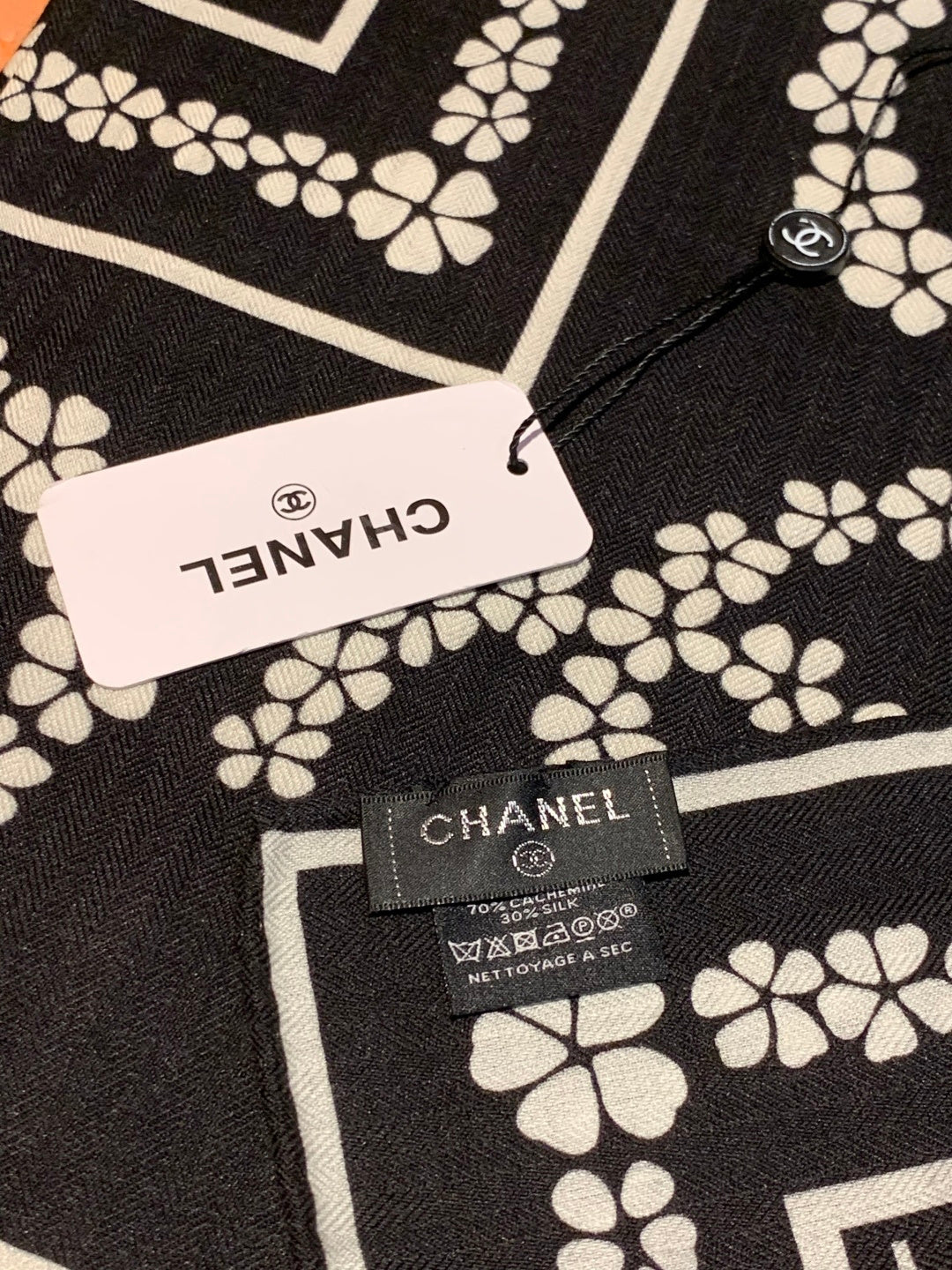 CHANEL 25S SCARF 135 CM IN CASHMERE SILK 943686