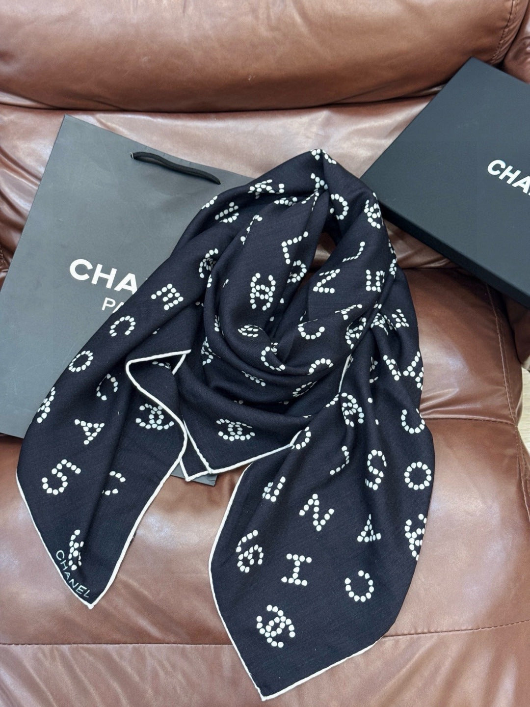CHANEL 25S SCARF 135 CM IN CASHMERE SILK 943694