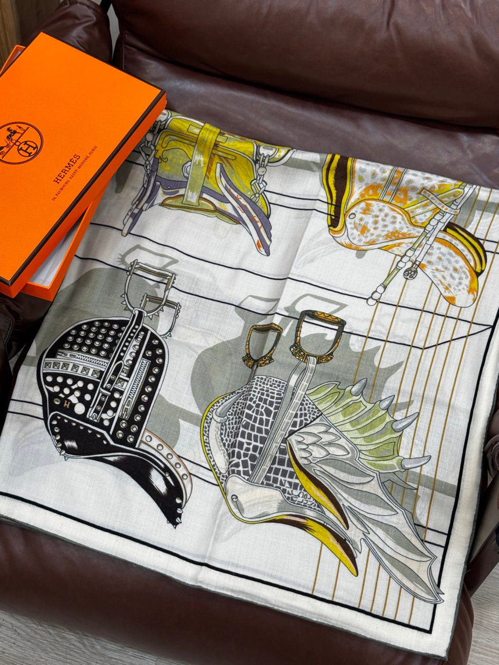 HERMES HERMES 25S SCARF 140 IN SILK CASERE 989483