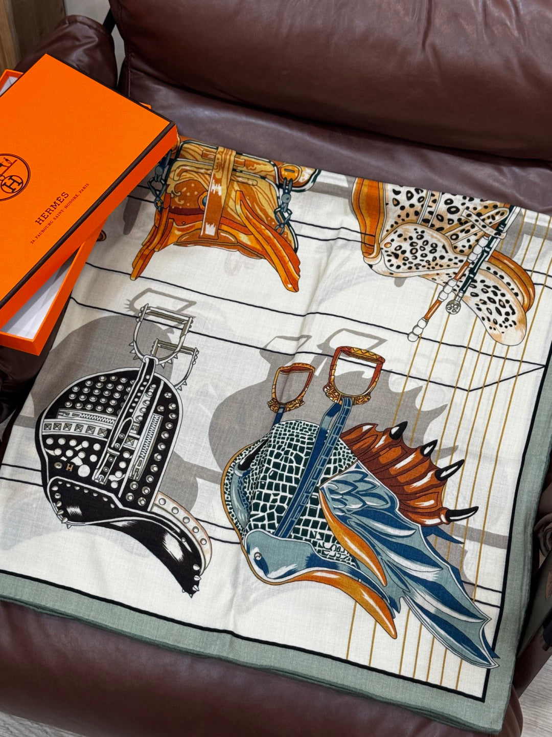 HERMES HERMES 25S SCARF 140 IN SILK CASERE 989484