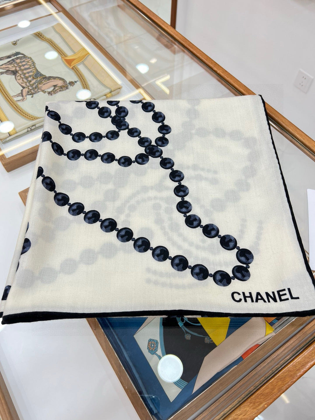 CHANEL 25S SCARF 140 IN CASHMERE 991650