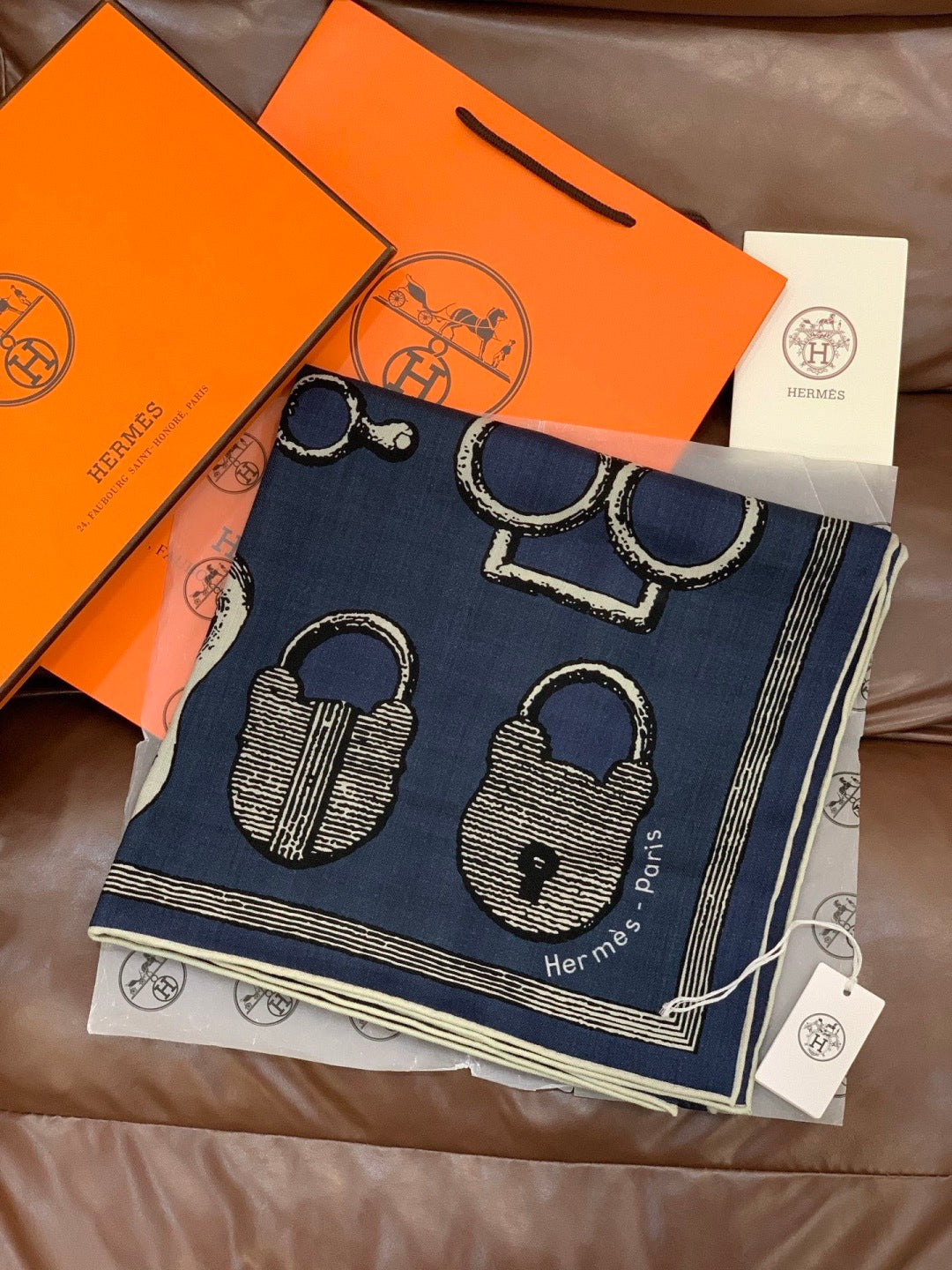 HERMES HERMES 25S SCARF 137 IN SILK CASERE 991690