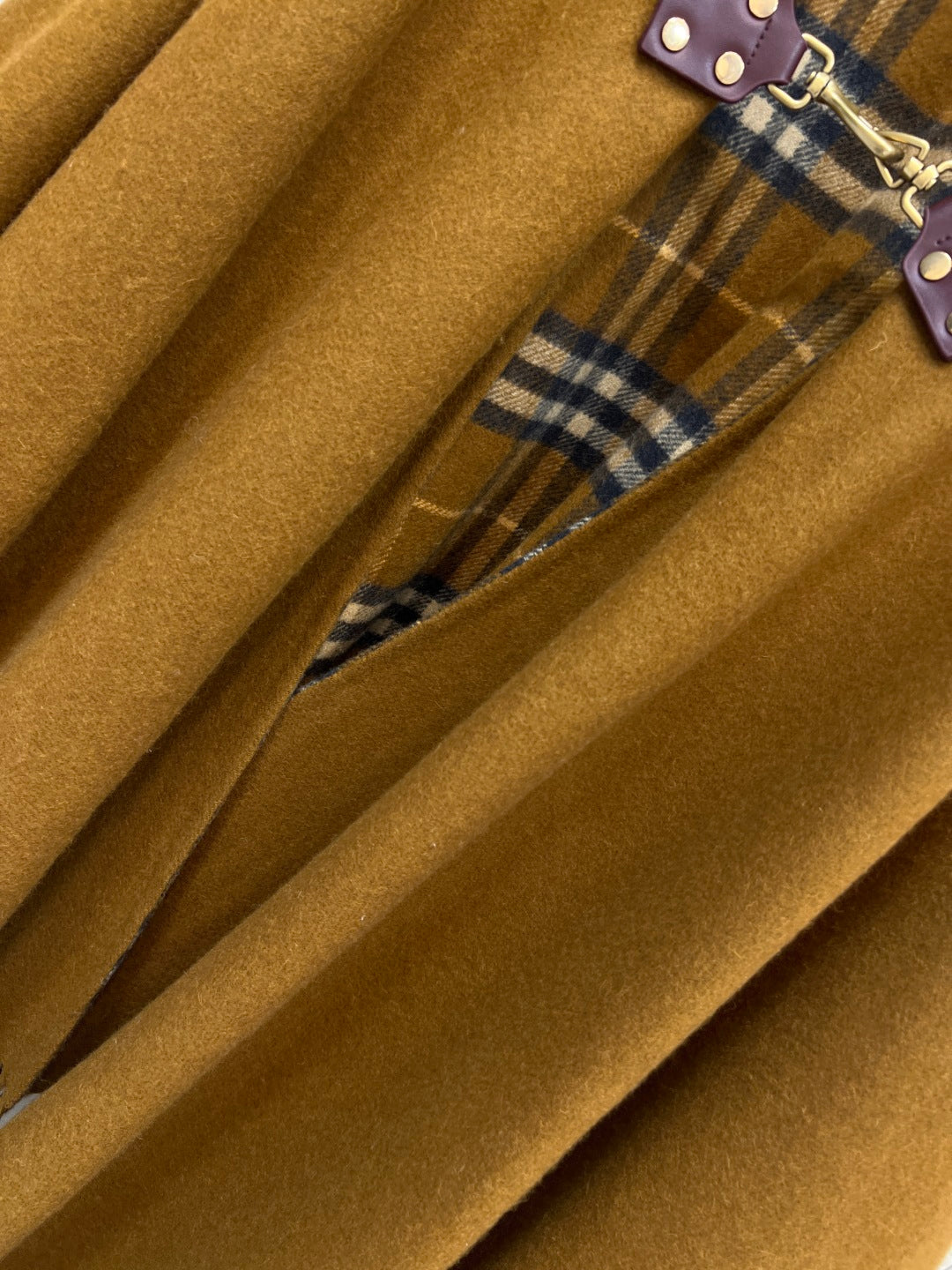 BURBERRY 25S FRINGED WOOL SHAWL 4866