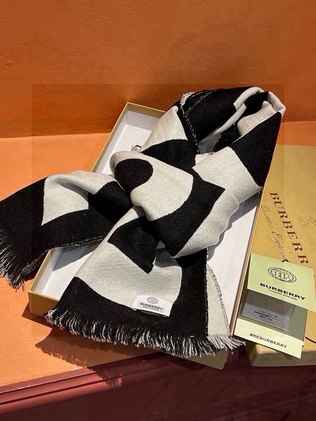 BURBERRY BBR SCARF 188 CM IN CASHMERE 551357
