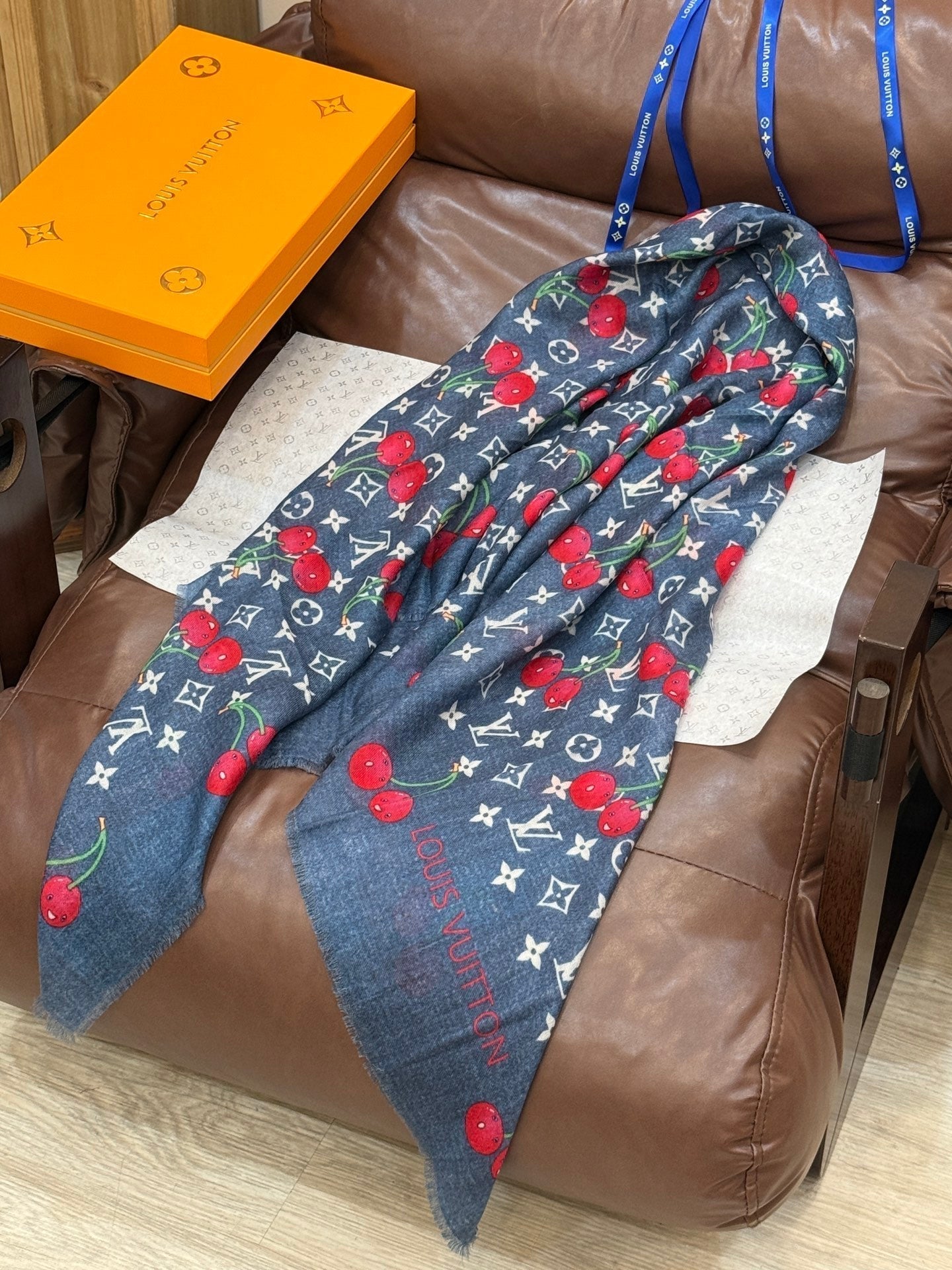 LOUIS VUITTON LV SCARF 140 CM IN CASHMERE 721492