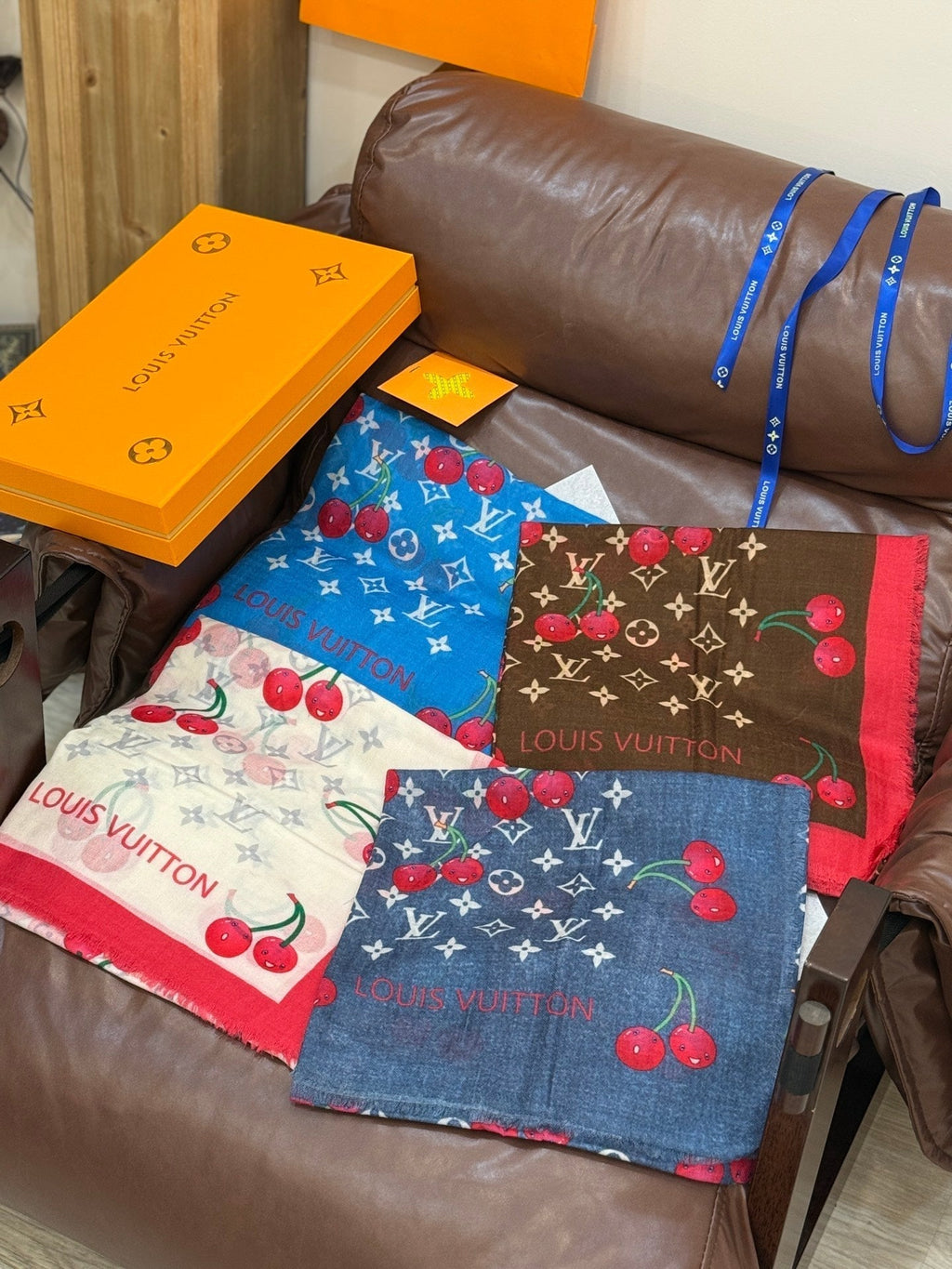 LOUIS VUITTON LV SCARF 140 CM IN CASHMERE 721493