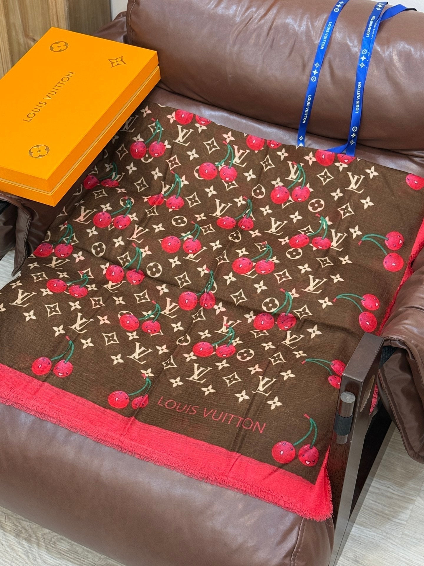 LOUIS VUITTON LV SCARF 140 CM IN CASHMERE 721493