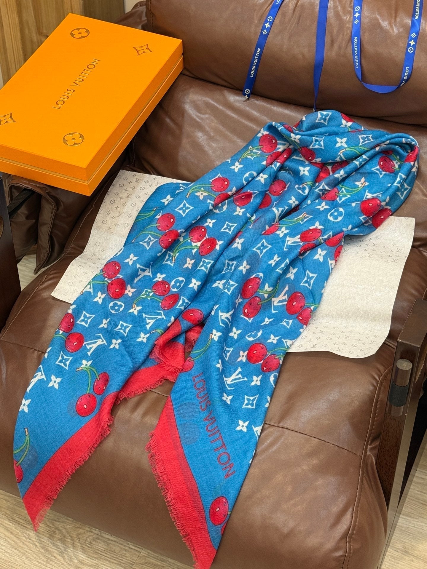 LOUIS VUITTON LV SCARF 140 CM IN CASHMERE 721494