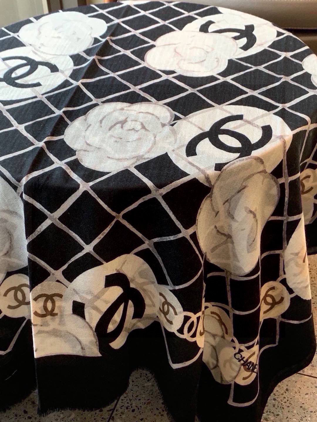 HERMES HERMES 25S SCARF 200 IN SILK 724721