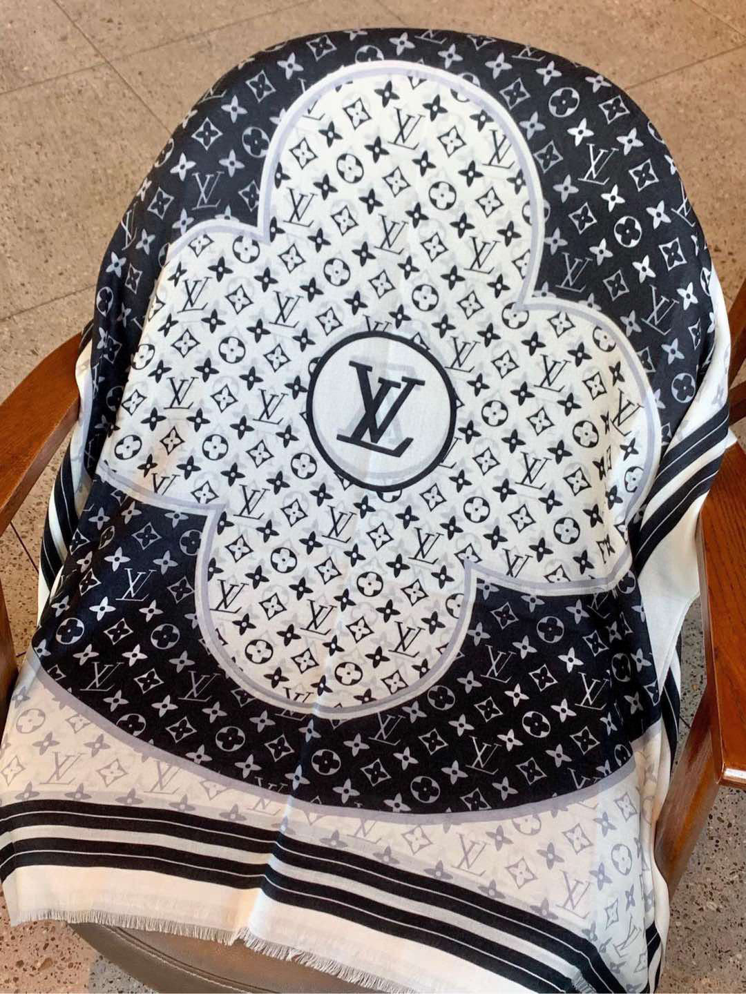 LOUIS VUITTON LV SCARF 200 CM IN CASHMERE 732076