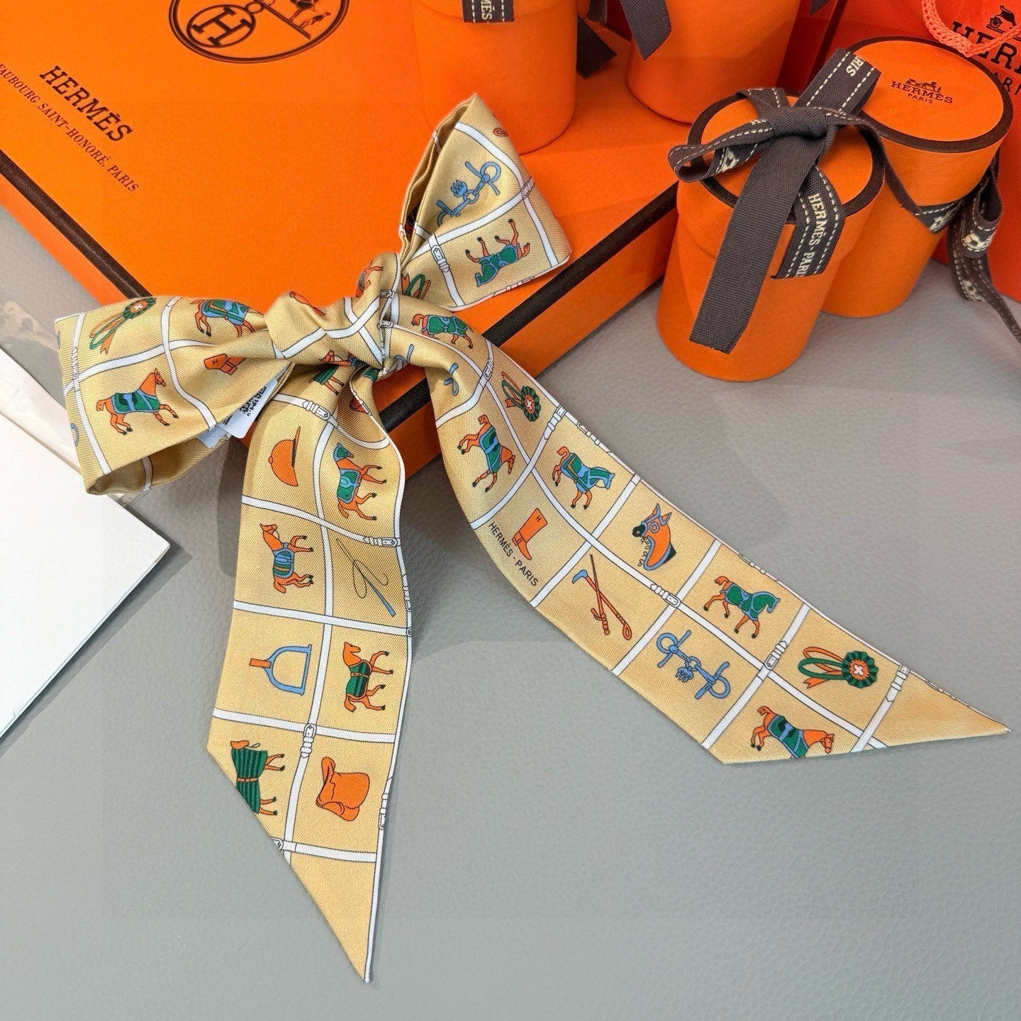 HERMES HERMES 25S SCARF 86 IN SILK 853137