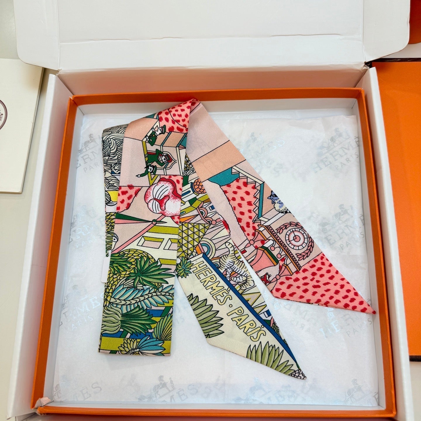 HERMES HERMES 25S NECKERCHIEF 86 IN SILK 989360