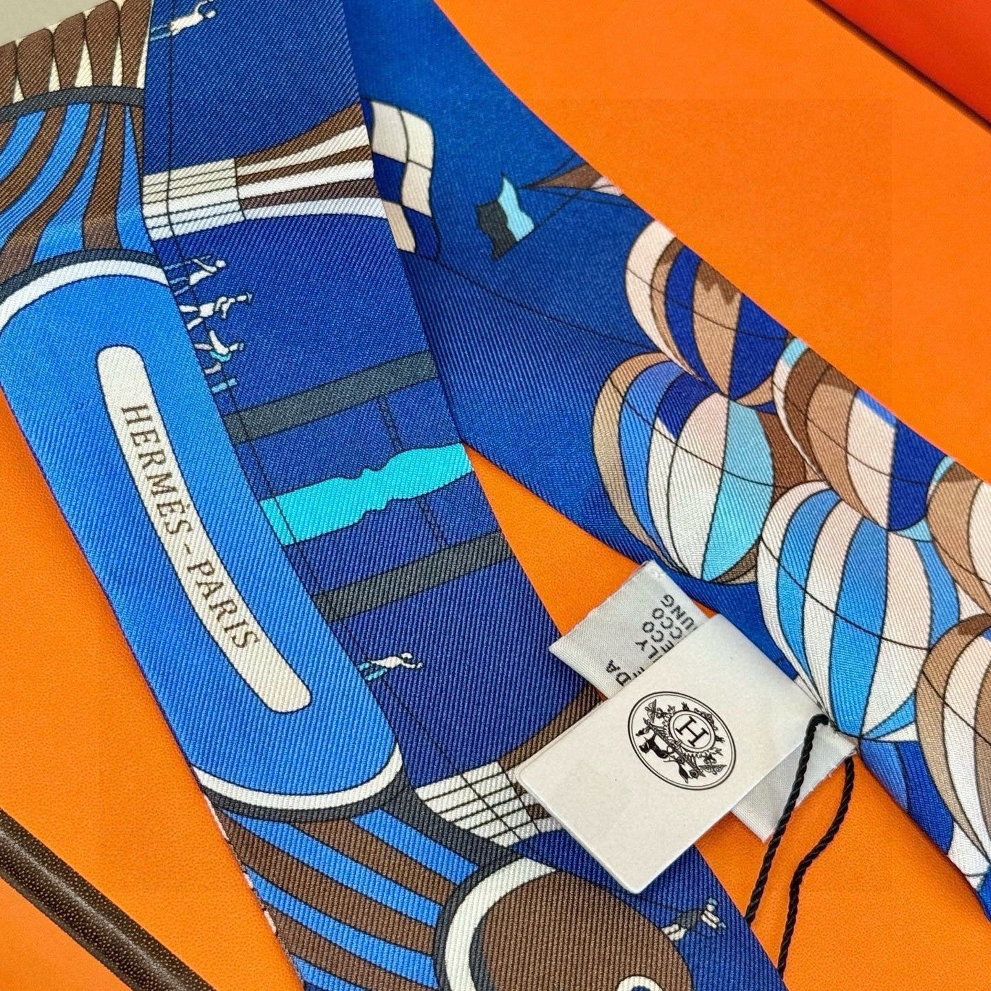 HERMES HERMES 25S NECKERCHIEF 86 IN SILK 991544