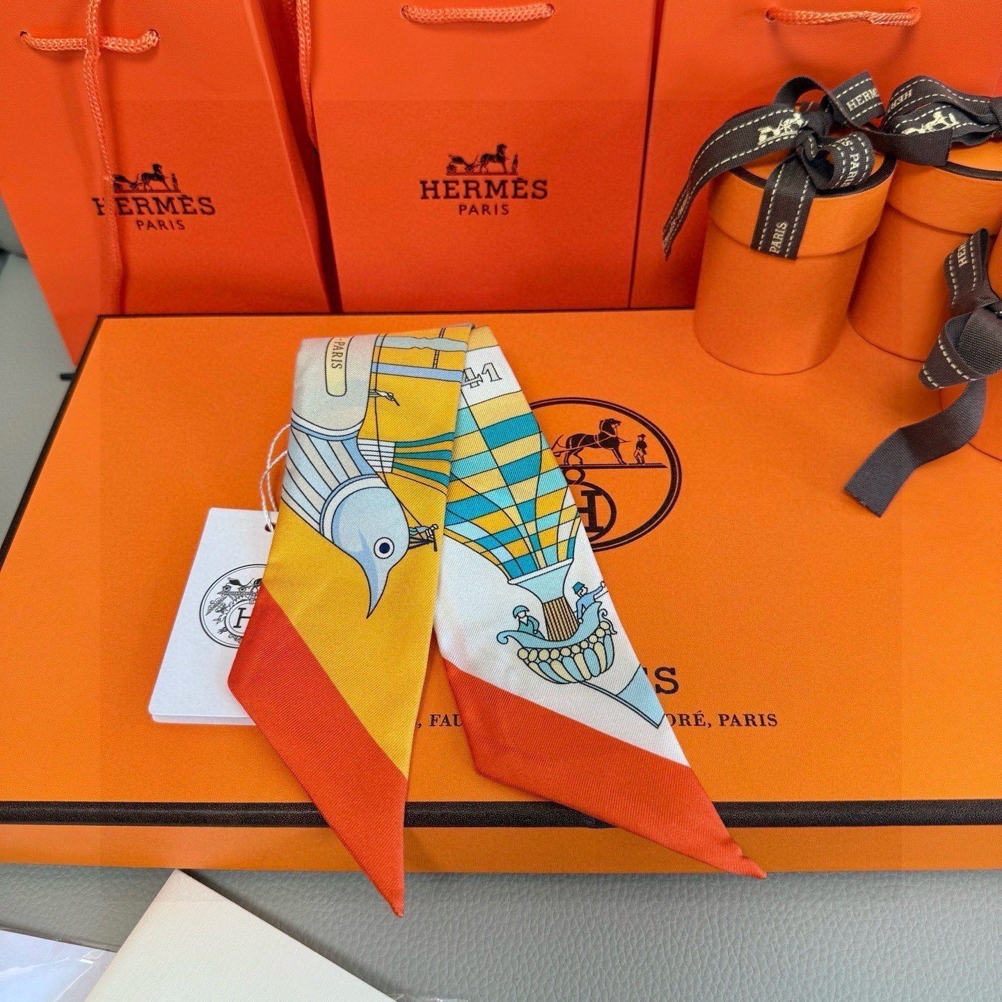 HERMES HERMES 25S NECKERCHIEF 86 IN SILK 991545