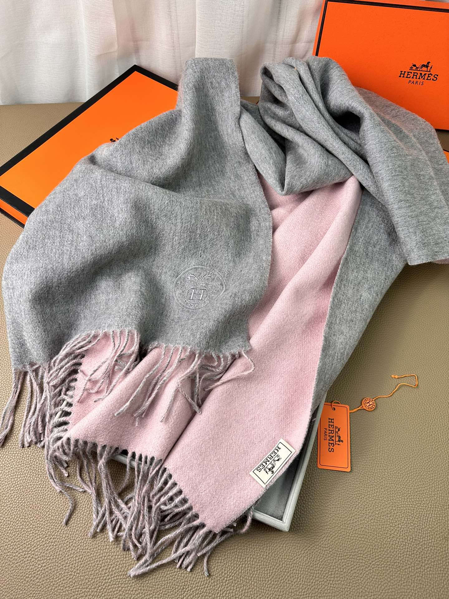 HERMES DOUBLE-FACE SCARF 200 CM IN LIGHT PINK AND GREY CASERE