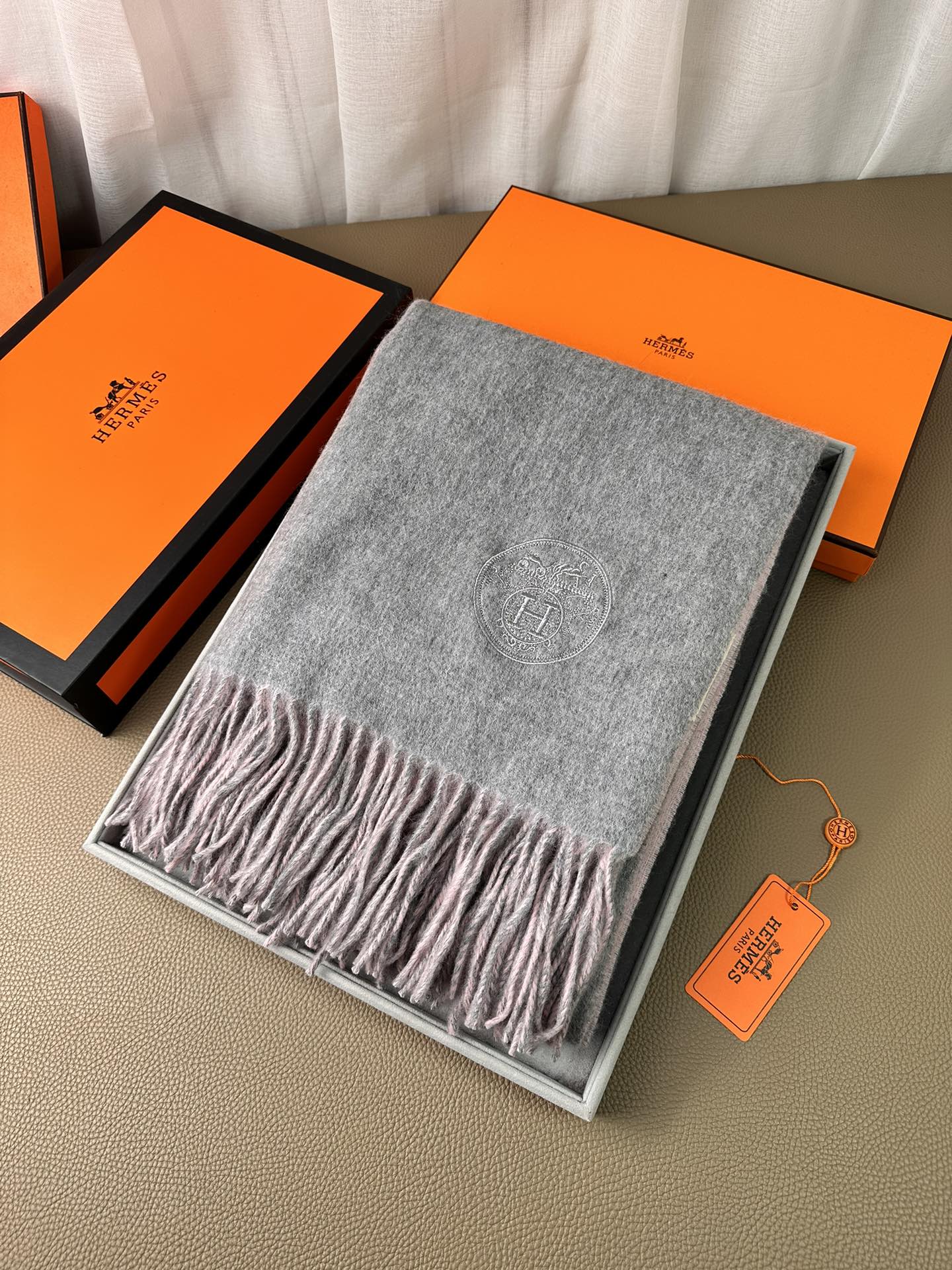 HERMES DOUBLE-FACE SCARF 200 CM IN LIGHT PINK AND GREY CASERE