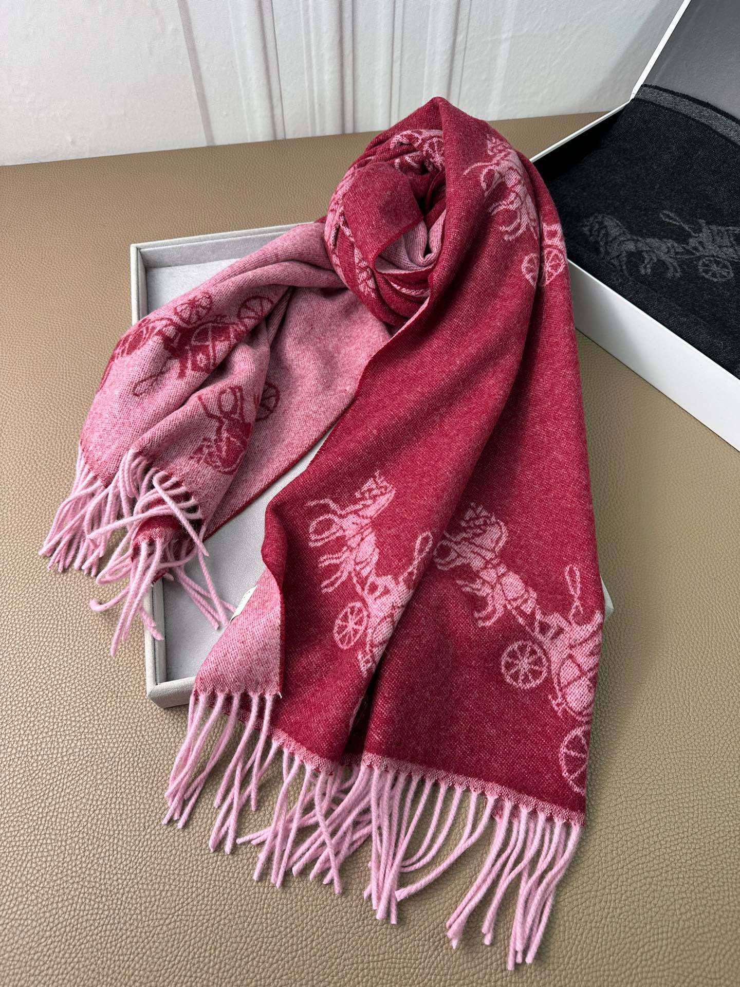 COACH HORSE & CARRIAGE PRINT SCARF 195 CM IN RED PINK 375240