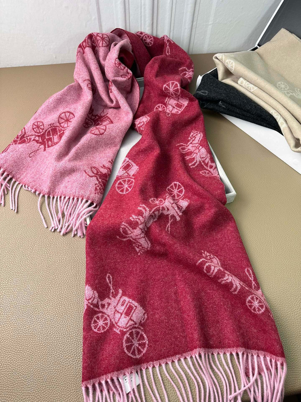 COACH HORSE & CARRIAGE PRINT SCARF 195 CM IN RED PINK 375240