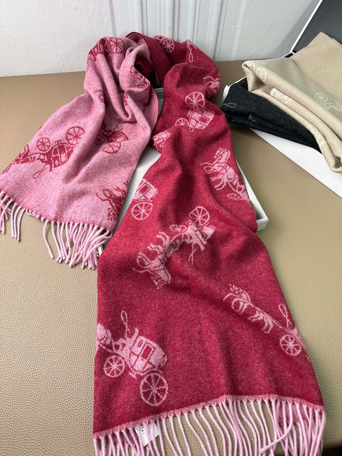 COACH HORSE & CARRIAGE PRINT SCARF 195 CM IN RED PINK 375240